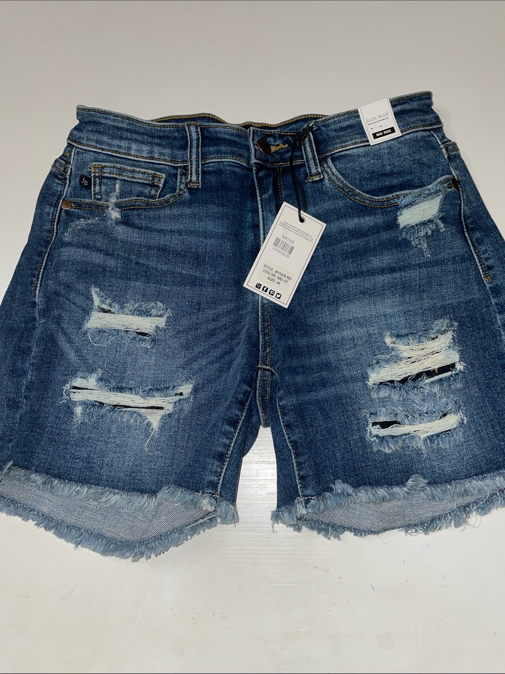 NWT Judy Blue mid rise distressed shorts size medium